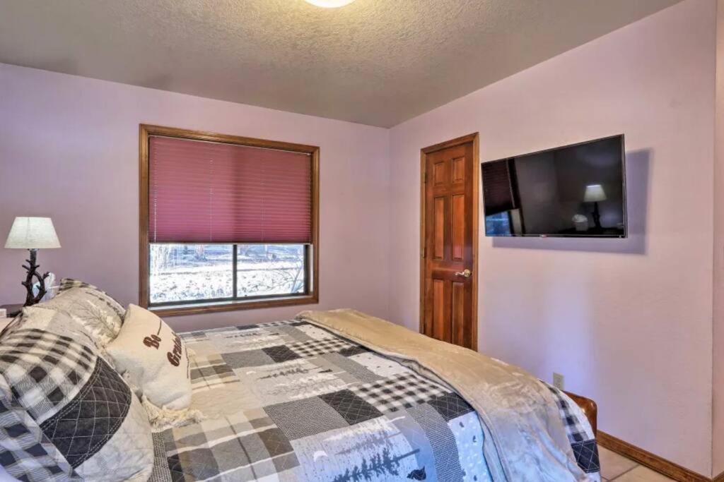Kathys Cabin, King Bed, Hot Tub, Near-Nau & Downtown Attractions, Perfect Year-Round Mountain Getaway Флагстафф Экстерьер фото