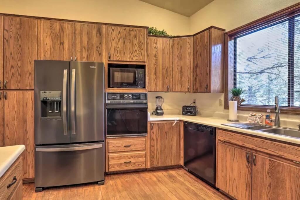 Kathys Cabin, King Bed, Hot Tub, Near-Nau & Downtown Attractions, Perfect Year-Round Mountain Getaway Флагстафф Экстерьер фото