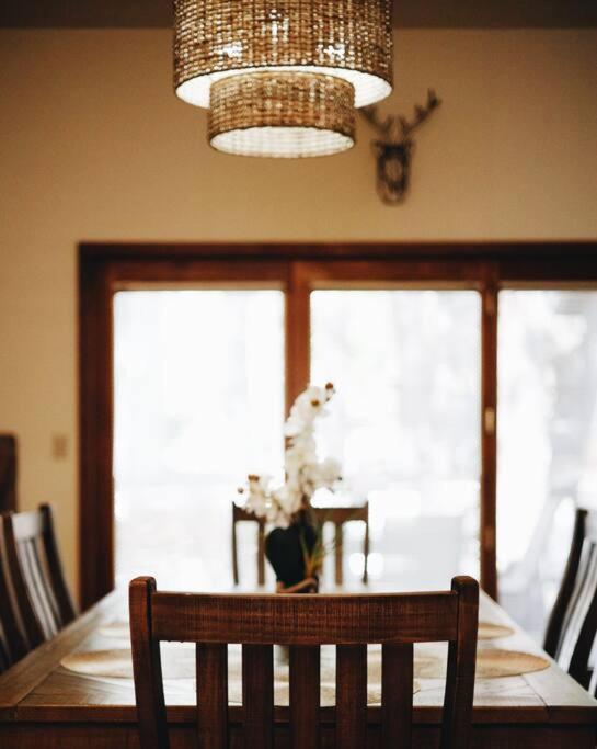 Kathys Cabin, King Bed, Hot Tub, Near-Nau & Downtown Attractions, Perfect Year-Round Mountain Getaway Флагстафф Экстерьер фото