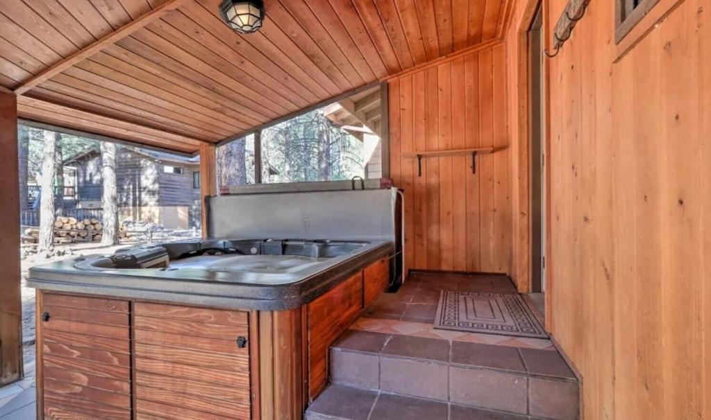 Kathys Cabin, King Bed, Hot Tub, Near-Nau & Downtown Attractions, Perfect Year-Round Mountain Getaway Флагстафф Экстерьер фото