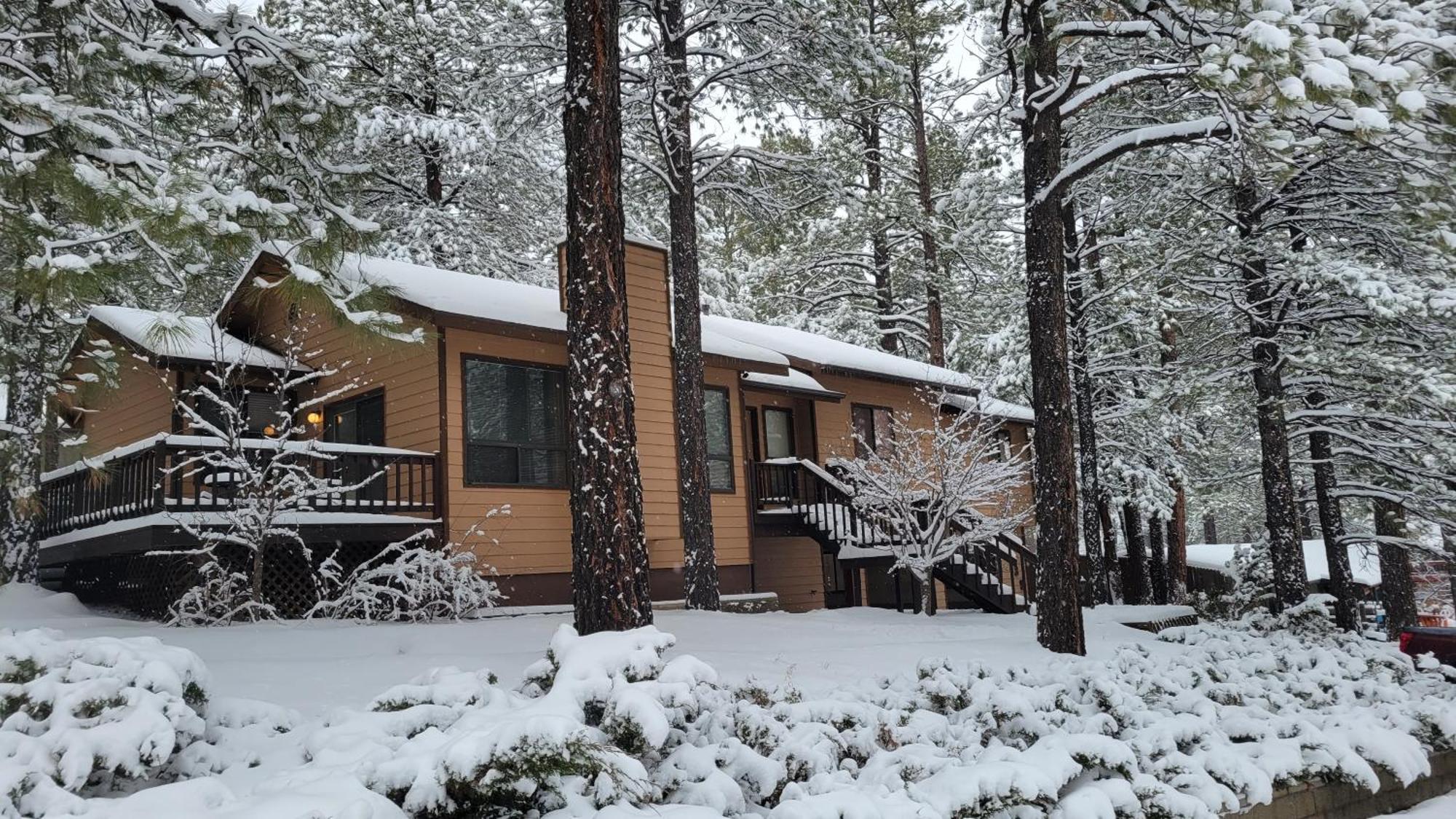 Kathys Cabin, King Bed, Hot Tub, Near-Nau & Downtown Attractions, Perfect Year-Round Mountain Getaway Флагстафф Экстерьер фото